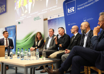 Paneliści konferencji Aglomeracji Rzeszowskiej "Przyszłość robi się dziś"