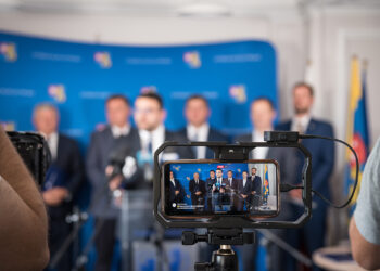 Przedstawiciele podpisujący umowę o współpracy, reprezentujący: Aglomerację Rzeszowskę, Prešovský samosprávny kraj oraz Stowarzyszenie Euroregion Karpacki.